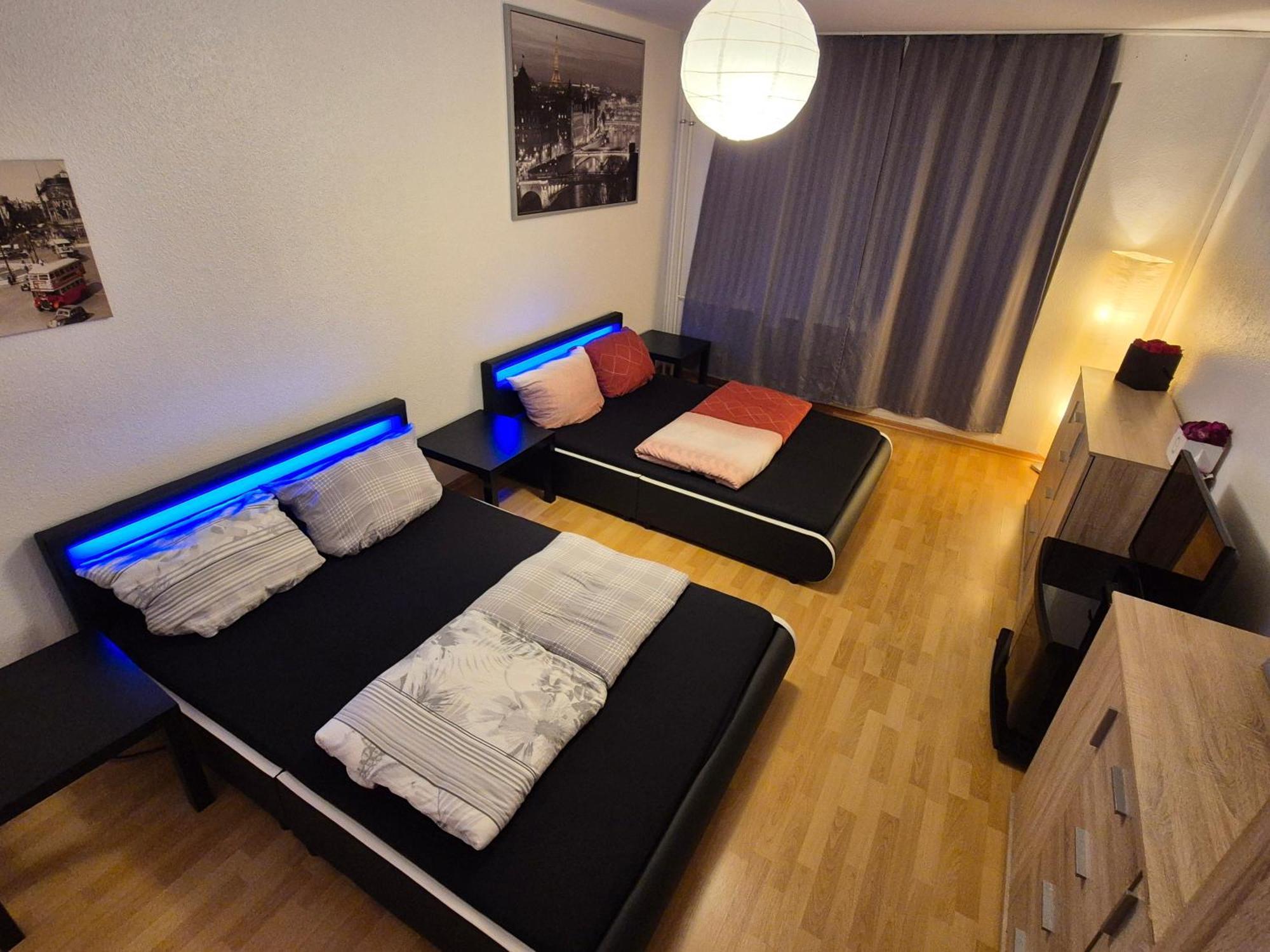 Schoene 3 Schlafzimmer Wohnung Mit 4 Dopplbetten Берлин Экстерьер фото