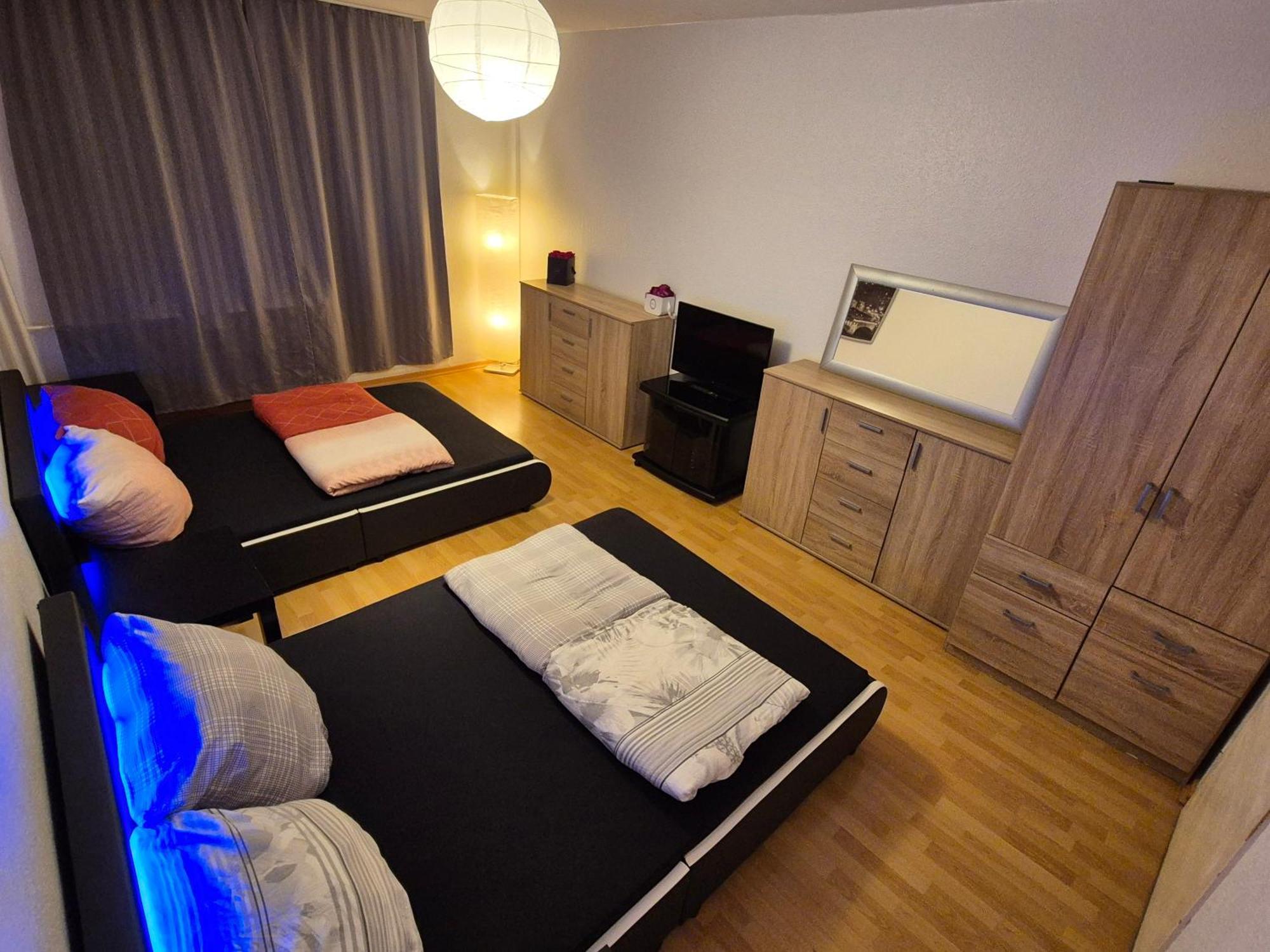 Schoene 3 Schlafzimmer Wohnung Mit 4 Dopplbetten Берлин Экстерьер фото
