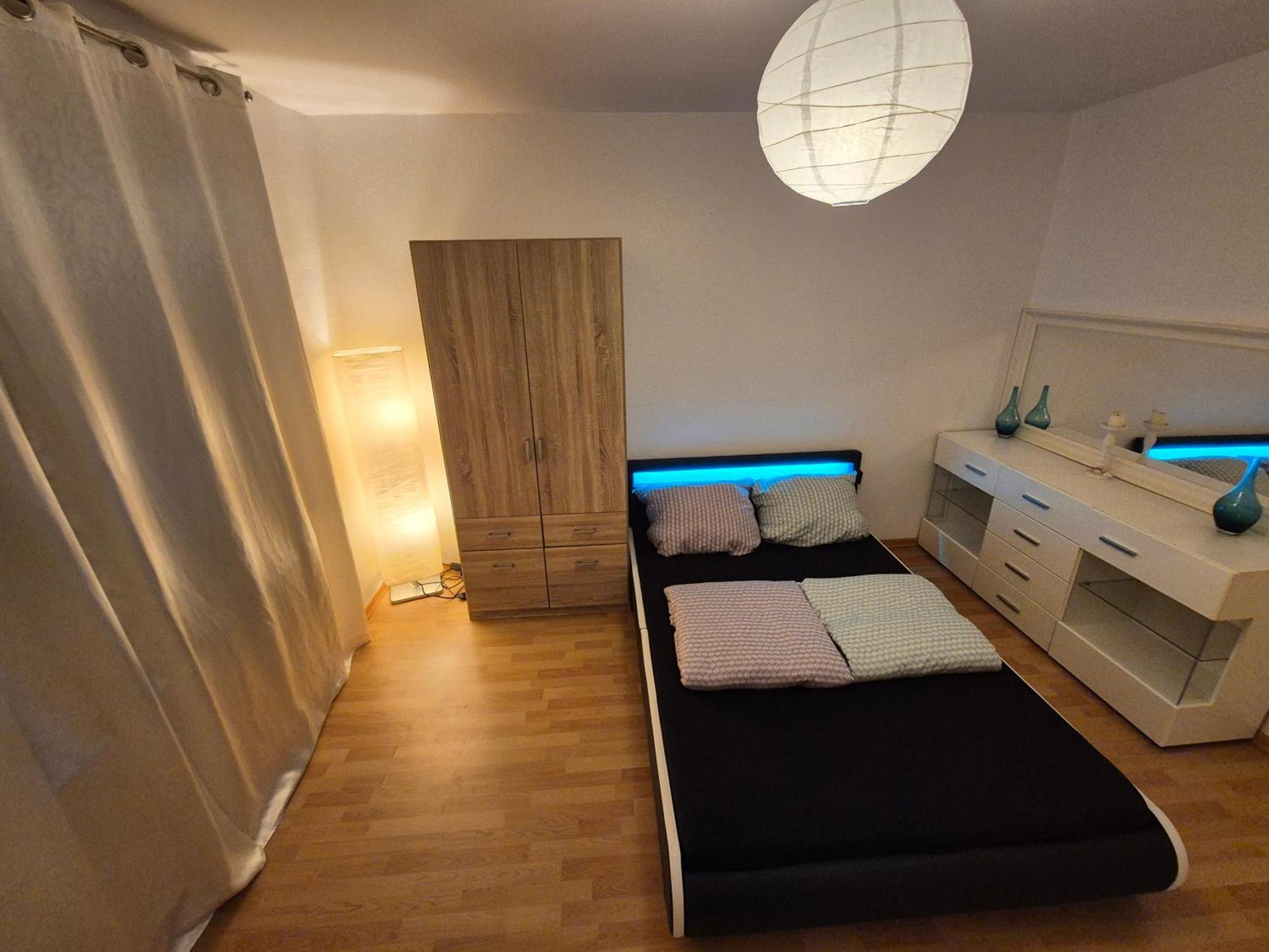Schoene 3 Schlafzimmer Wohnung Mit 4 Dopplbetten Берлин Экстерьер фото