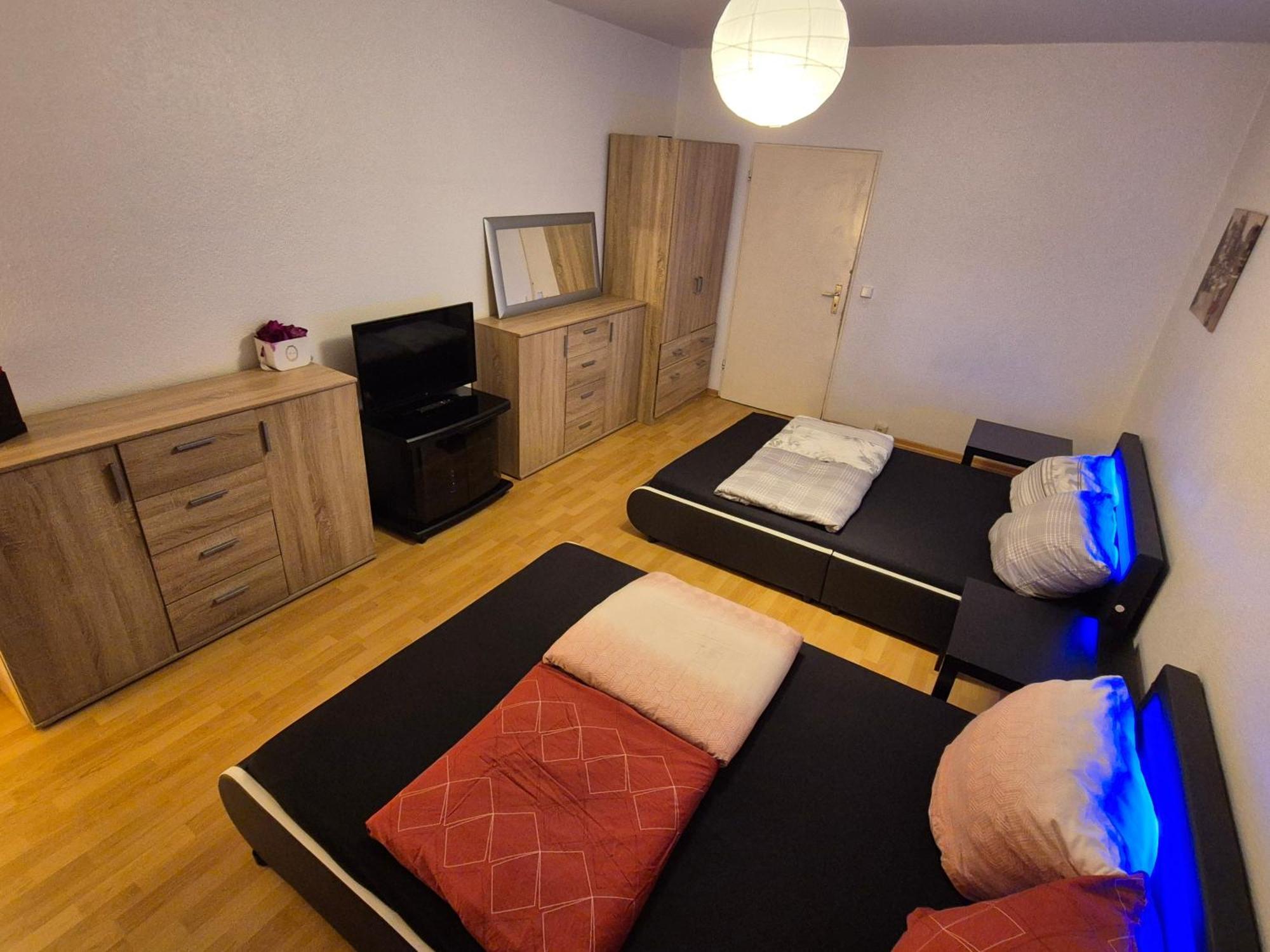 Schoene 3 Schlafzimmer Wohnung Mit 4 Dopplbetten Берлин Экстерьер фото